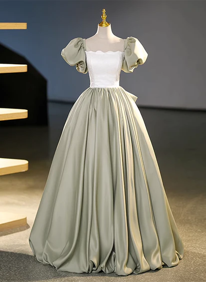 Vestido de fiesta largo de satén con mangas cortas en color verde